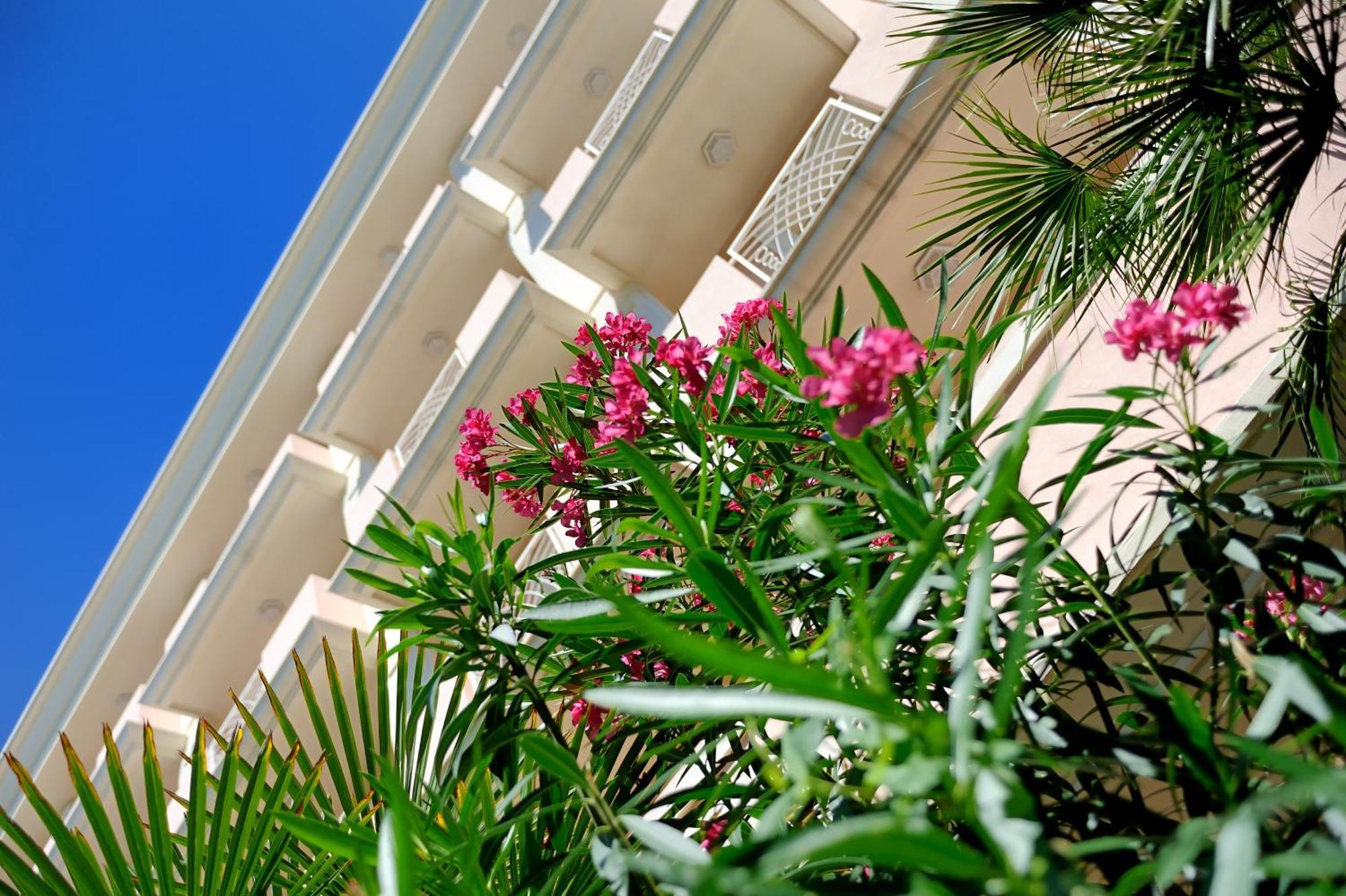 Hotel Tiffany Rimini Exterior foto