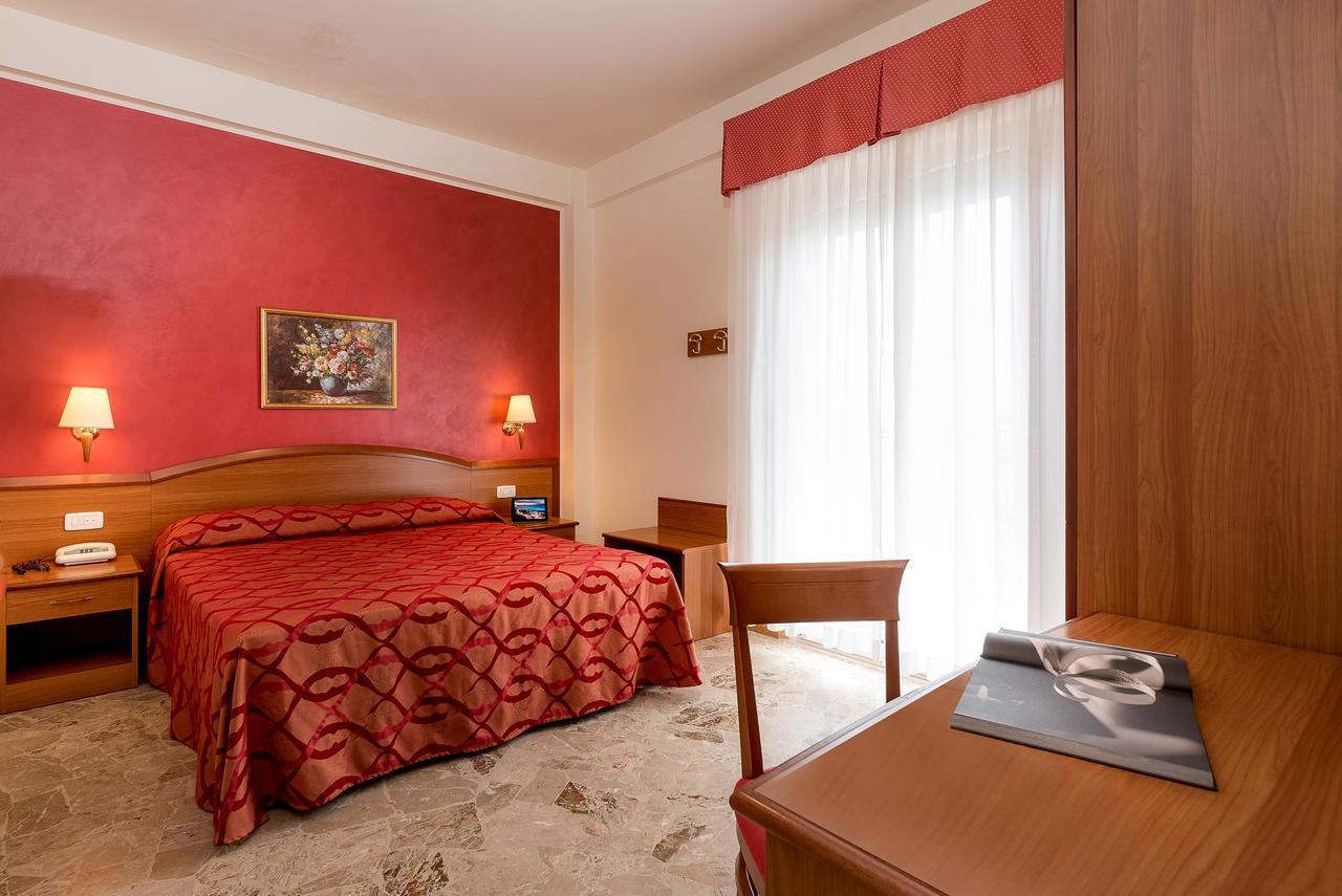 Hotel Tiffany Rimini Exterior foto